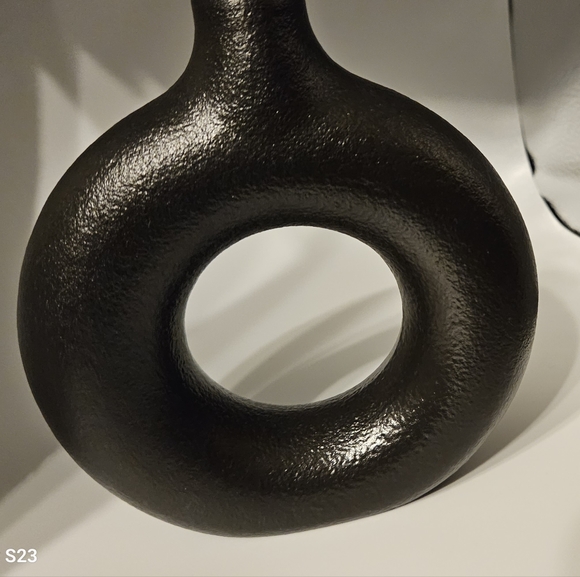 Black ceramic doughnut shaped flower/bud vase. 6" high, 5-1/2 wide. 🏷️ - Picture 4 of 8